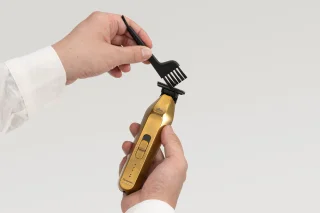 the-barikan-er-xt70-n-trimmer-gold-cordless-2-capes-06908d494f41ba.jpg