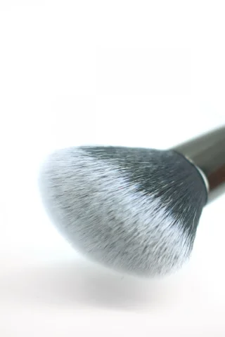 30718_B2B_fi-fi_pictures_product_E514_elixir-make-up-flawless-face-brush_1920x1080_1.jpg.webp