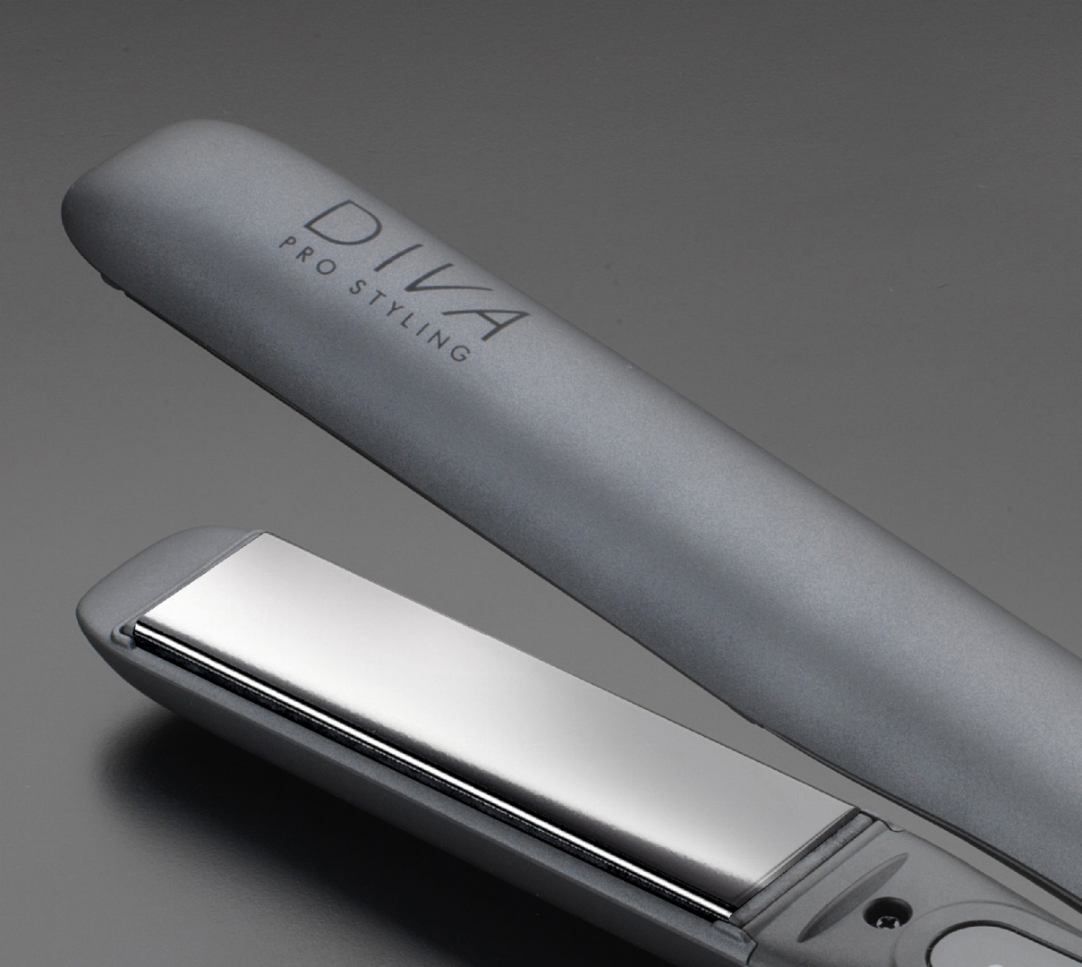 26457_B2B_en-eu_pictures_product_828328_diva-pro-styling-precious-metals-touch-straightener-titanium_1920x1080_6.jpg.webp