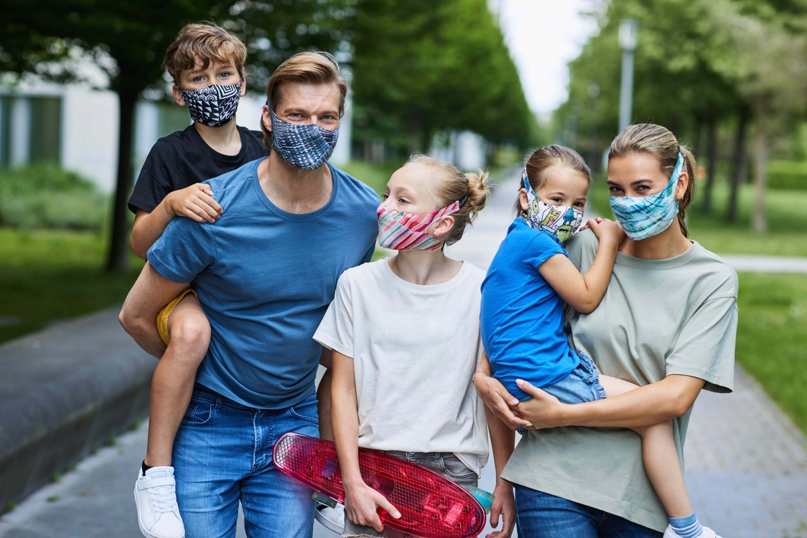 29071_B2B_en-eu_pictures_product_635509_buff-filter-mask-jr-bawe-black-kids_1920x1080_2.jpg.webp