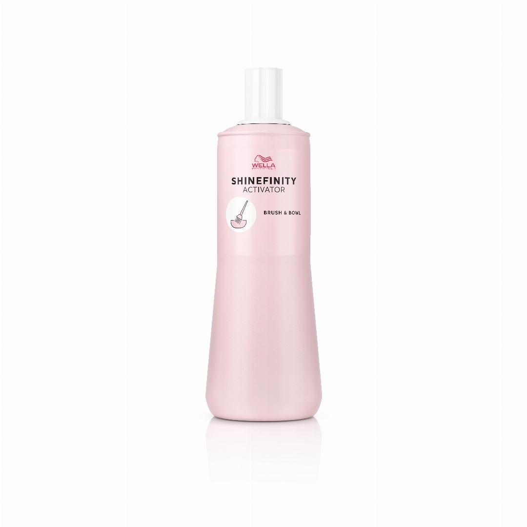 34379_B2B_en-eu_pictures_product_99350110379_wella-shinefinity-activator-brush-2-1000ml_1920x1080_0.jpg.webp