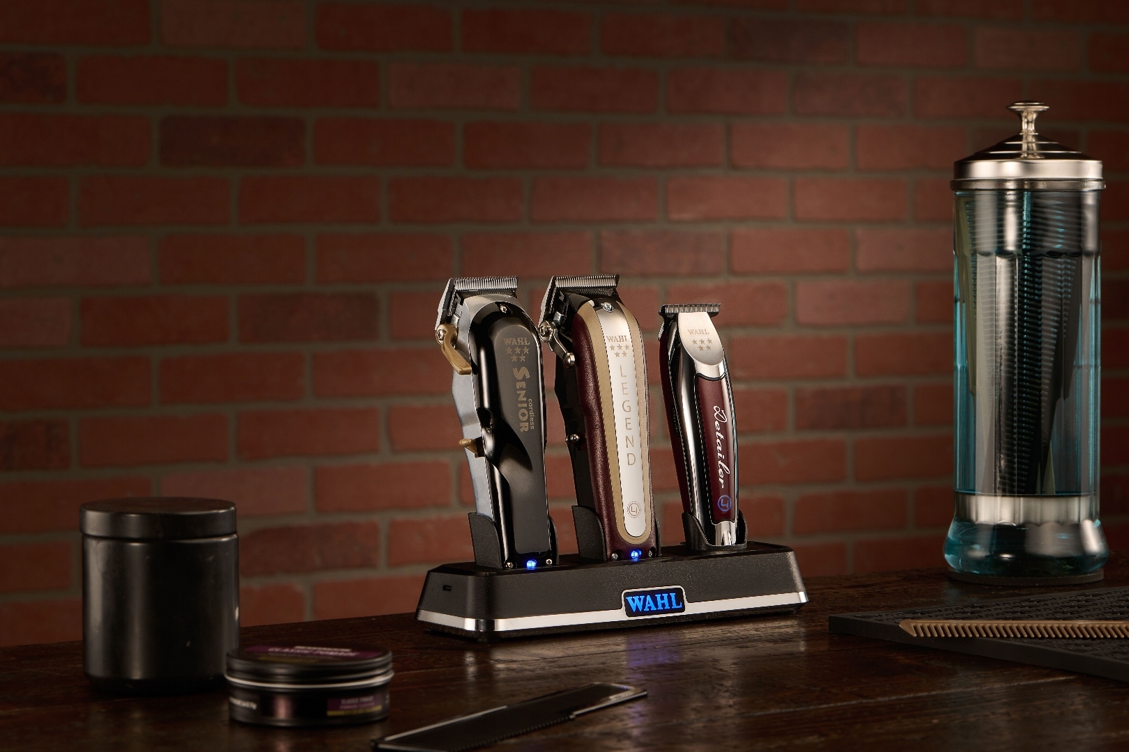 36488_B2B_en-eu_pictures_product_8093510_wahl-charging-power-station-for-3x-cordless-clipper_1920x1080_6.jpg.webp